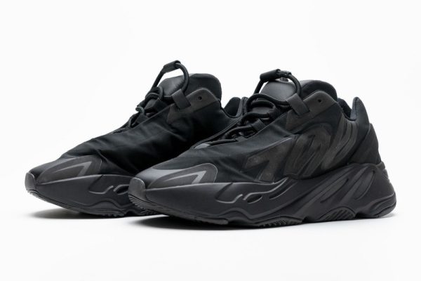 Adidas Yeezy 700 Boost MNVN “Triple Black” (FV4440)